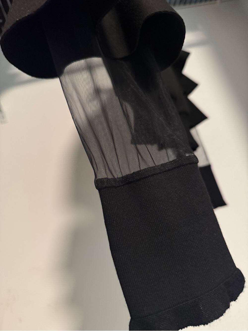 Gracia Black Ruffle-Sleeve Cropped Top - Picture 5 of 6